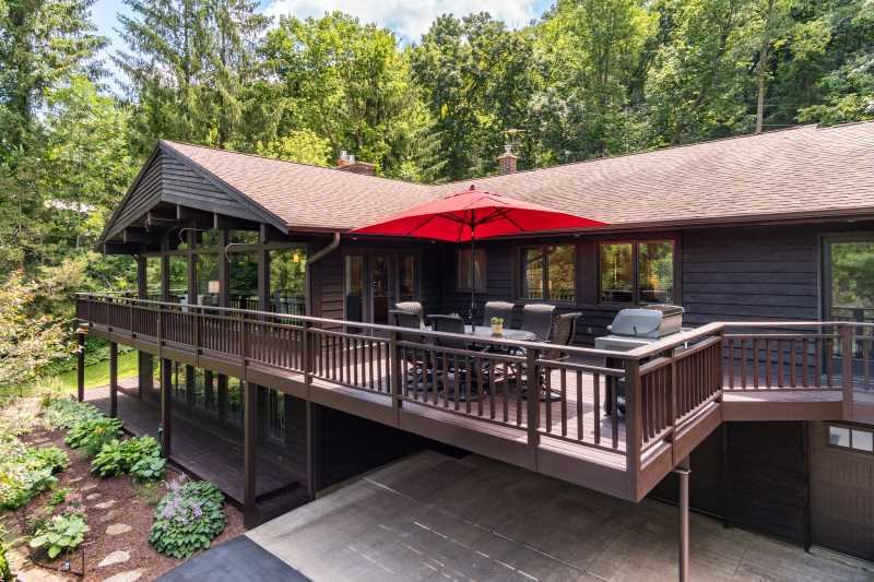 Hidden Hill Retreat, located 10 minutes from UWL's campus, was created when three UWL alumni wanted to find a way to stay connected to their beloved hometown of La Crosse. Now, the retreat is shared with guests visiting or returning to La Crosse.